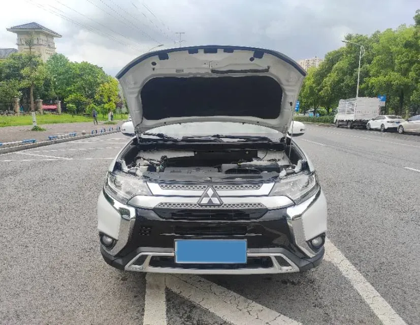 2019 Mitsubishi Outlander 2.0L 166HP L4 CVT,autocango,china used car exporter,china ev exporter,chinese used car exporter,chinese used ev exporter