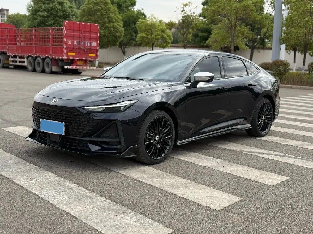 2022 ChangAn UNI-V 1.5T 188HP L4 7DCT,autocango,china used car exporter,china ev exporter,chinese used car exporter,chinese used ev exporter