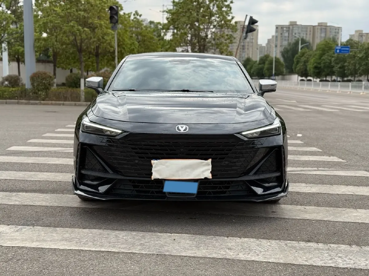 2022 ChangAn UNI-V 1.5T 188HP L4 7DCT,autocango,china used car exporter,china ev exporter,chinese used car exporter,chinese used ev exporter