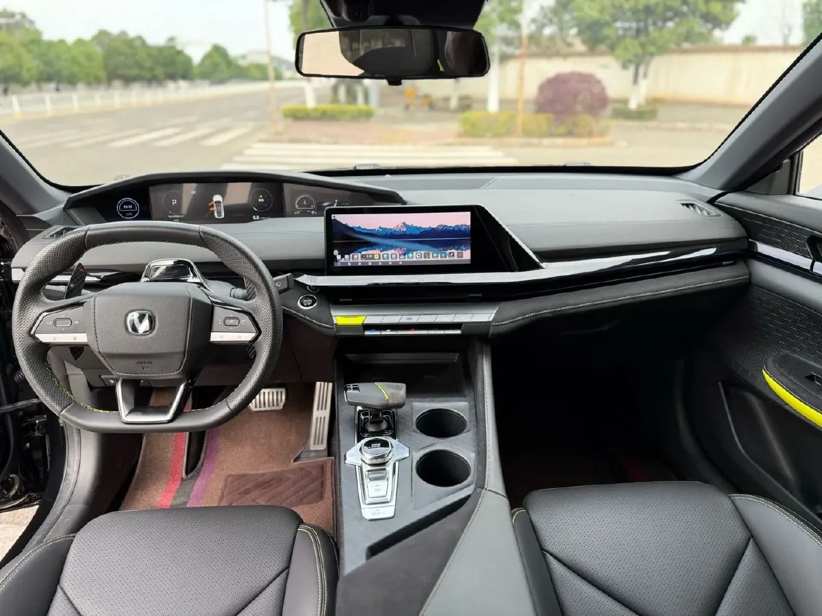 2022 ChangAn UNI-V 1.5T 188HP L4 7DCT,autocango,china used car exporter,china ev exporter,chinese used car exporter,chinese used ev exporter