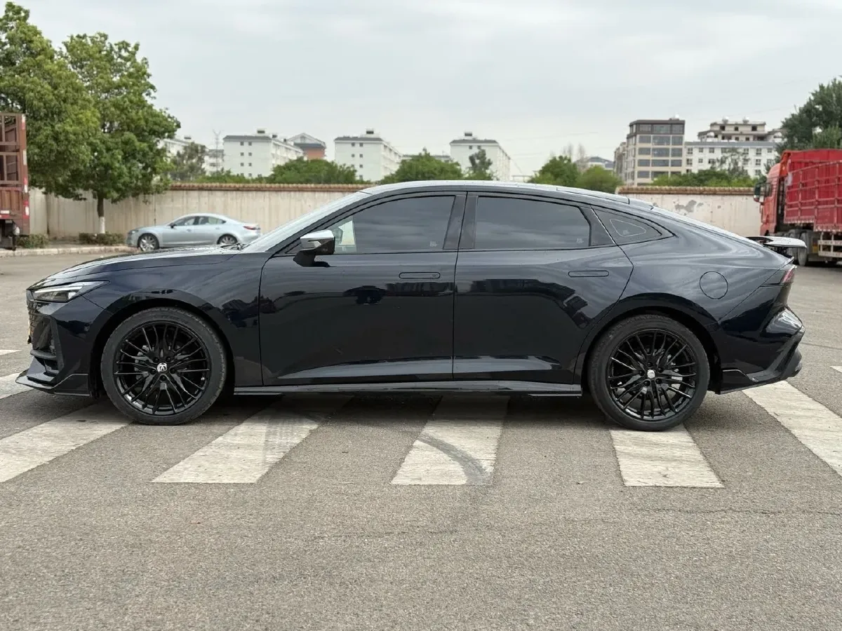 2022 ChangAn UNI-V 1.5T 188HP L4 7DCT,autocango,china used car exporter,china ev exporter,chinese used car exporter,chinese used ev exporter