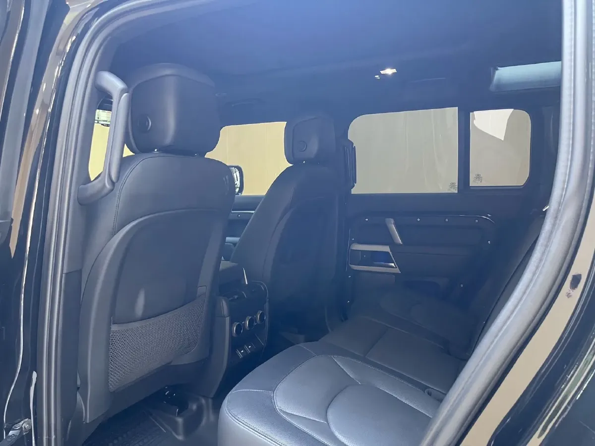 2024 Land Rover Defender 3.0T 400HP L6 8AT,autocango,china used car exporter,china ev exporter,chinese used car exporter,chinese used ev exporter