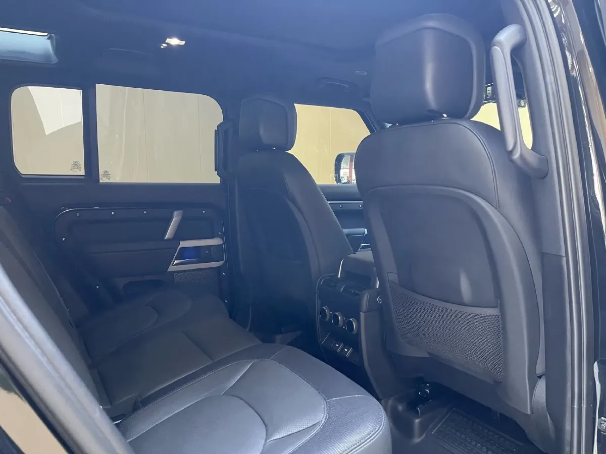 2024 Land Rover Defender 3.0T 400HP L6 8AT,autocango,china used car exporter,china ev exporter,chinese used car exporter,chinese used ev exporter