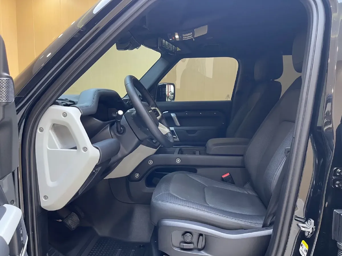 2024 Land Rover Defender 3.0T 400HP L6 8AT,autocango,china used car exporter,china ev exporter,chinese used car exporter,chinese used ev exporter