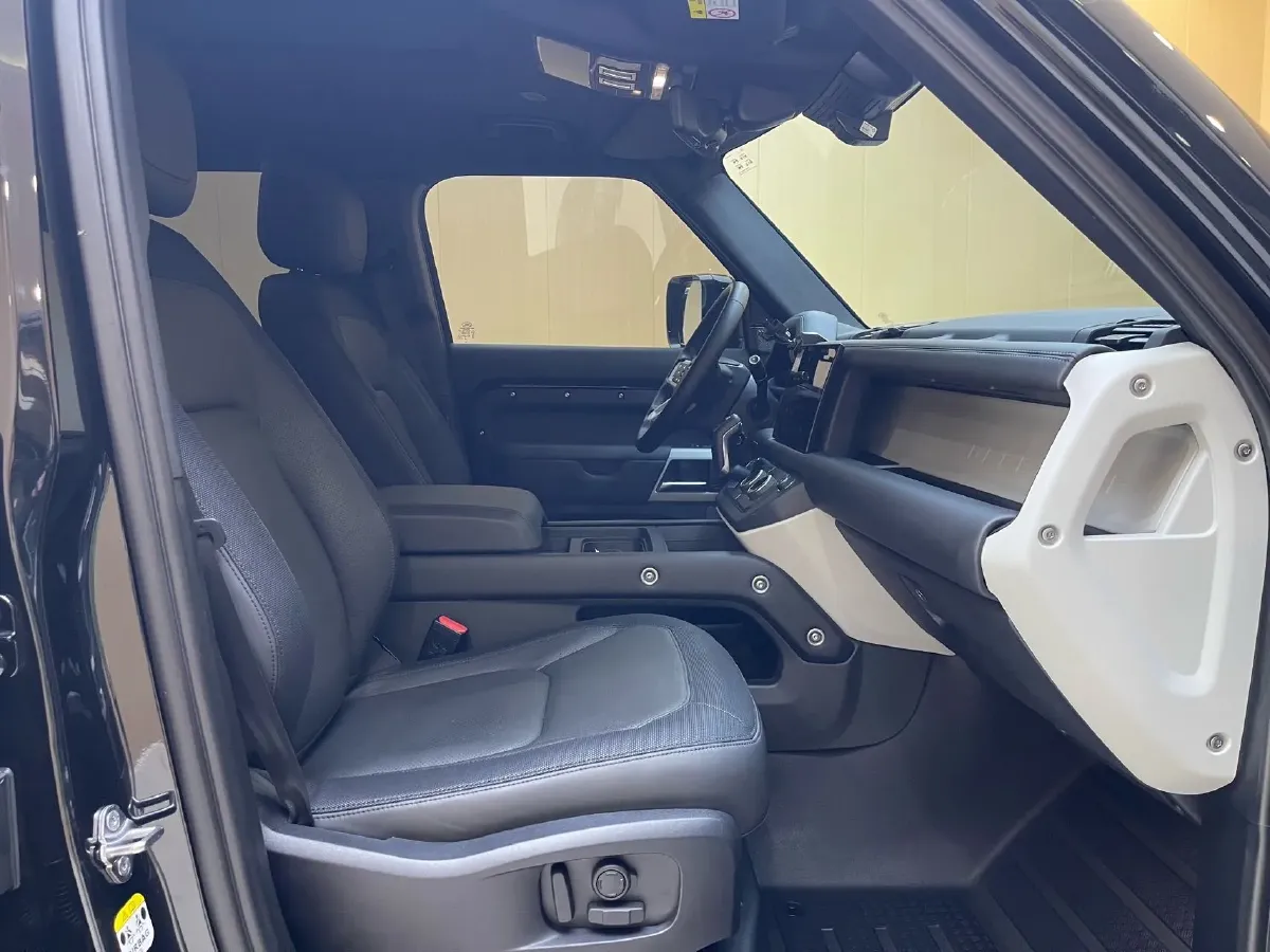 2024 Land Rover Defender 3.0T 400HP L6 8AT,autocango,china used car exporter,china ev exporter,chinese used car exporter,chinese used ev exporter
