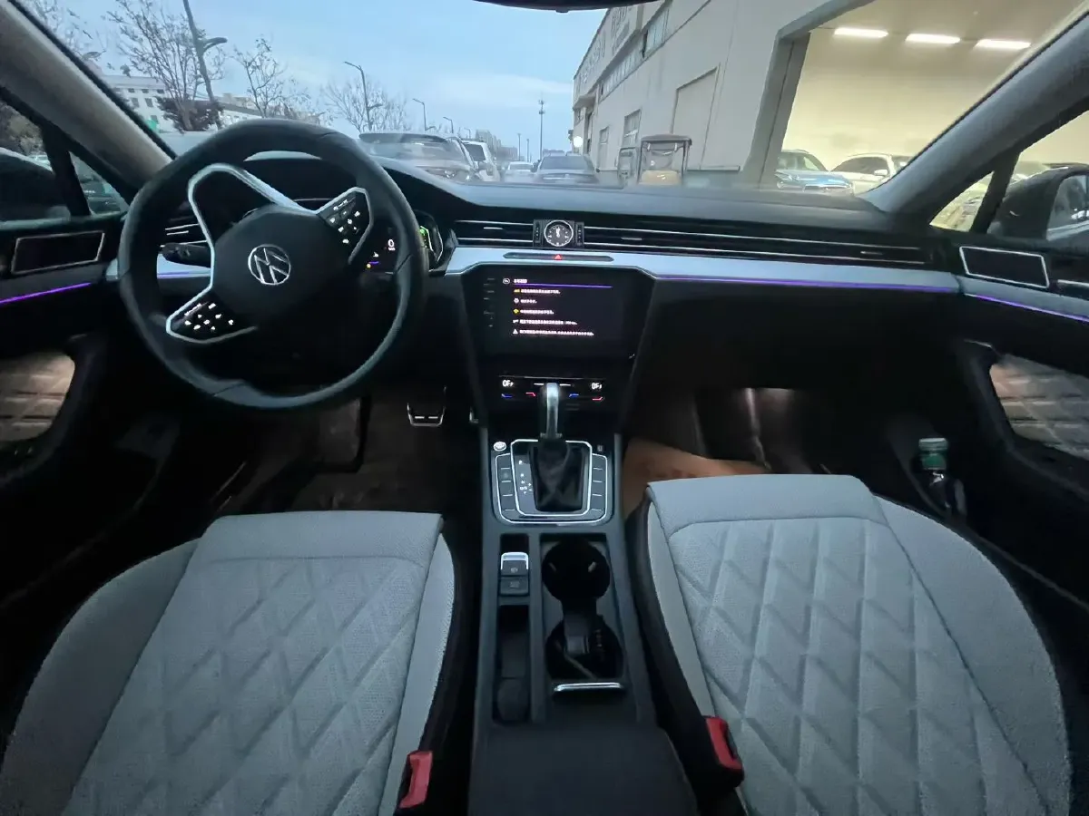 2025 Volkswagen Magotan 2.0T 186HP L4 7DCT,autocango,china used car exporter,china ev exporter,chinese used car exporter,chinese used ev exporter