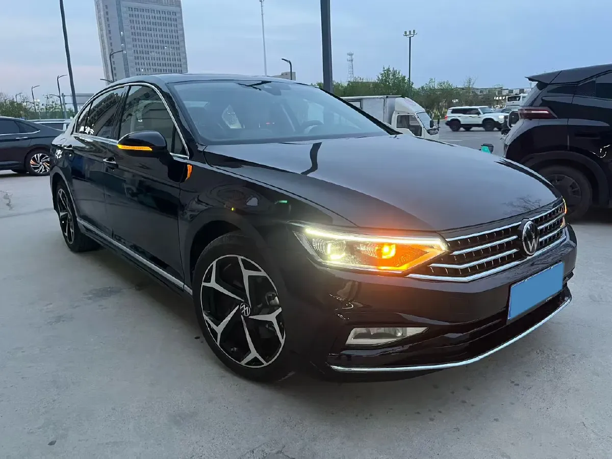2025 Volkswagen Magotan 2.0T 186HP L4 7DCT,autocango,china used car exporter,china ev exporter,chinese used car exporter,chinese used ev exporter