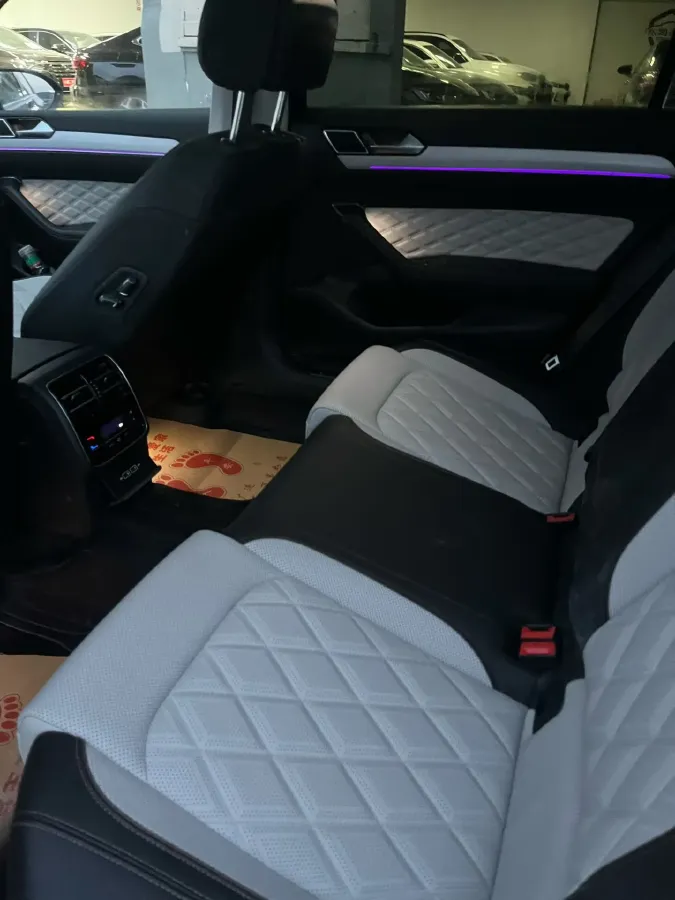 2025 Volkswagen Magotan 2.0T 186HP L4 7DCT,autocango,china used car exporter,china ev exporter,chinese used car exporter,chinese used ev exporter