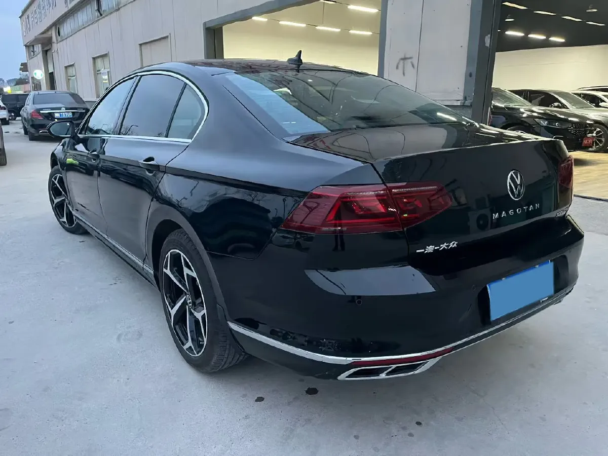 2025 Volkswagen Magotan 2.0T 186HP L4 7DCT,autocango,china used car exporter,china ev exporter,chinese used car exporter,chinese used ev exporter