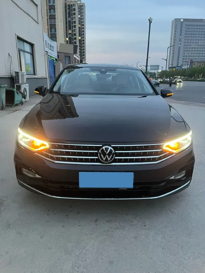 2025 Volkswagen Magotan 2.0T 186HP L4 7DCT,autocango,china used car exporter,china ev exporter,chinese used car exporter,chinese used ev exporter
