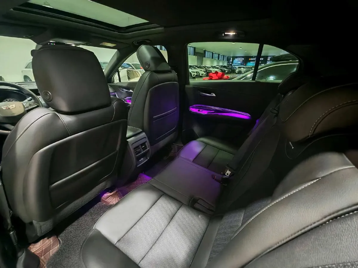 2022 Cadillac XT4 2.0T 237HP L4 9AT,autocango,china used car exporter,china ev exporter,chinese used car exporter,chinese used ev exporter