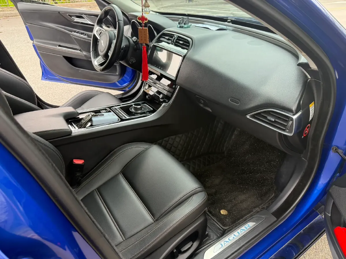 2019 Land Rover Discovery Sport 2.0T 200HP L4 9AT,autocango,china used car exporter,china ev exporter,chinese used car exporter,chinese used ev exporter