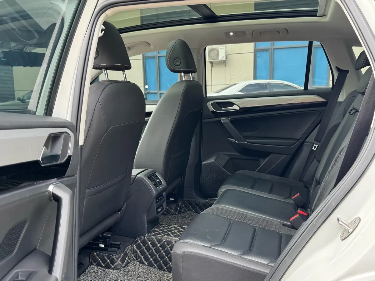 2019 MINI CLUBMAN 1.5T 102HP L3 6AT,autocango,china used car exporter,china ev exporter,chinese used car exporter,chinese used ev exporter