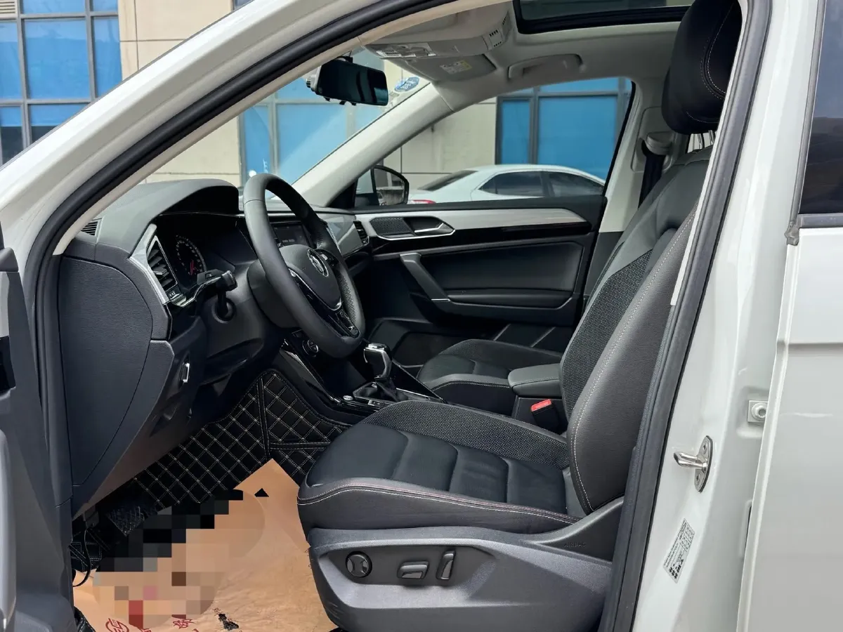 2019 MINI CLUBMAN 1.5T 102HP L3 6AT,autocango,china used car exporter,china ev exporter,chinese used car exporter,chinese used ev exporter