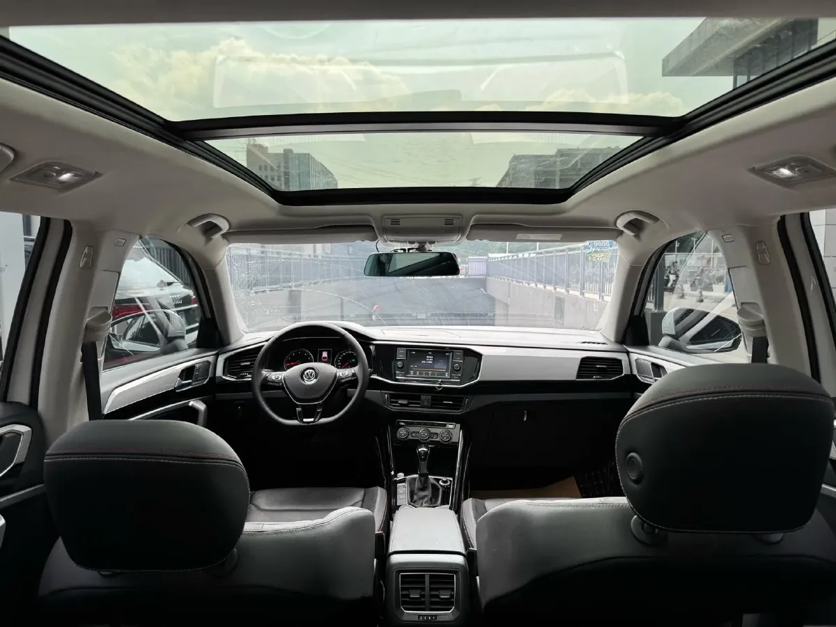 2019 MINI CLUBMAN 1.5T 102HP L3 6AT,autocango,china used car exporter,china ev exporter,chinese used car exporter,chinese used ev exporter