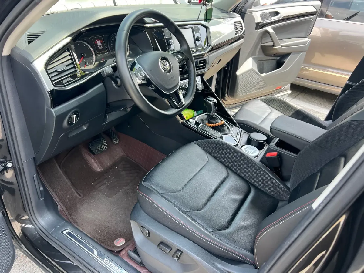 2019 Jeep Cherokee 2.0T 234HP L4 9AT,autocango,china used car exporter,china ev exporter,chinese used car exporter,chinese used ev exporter