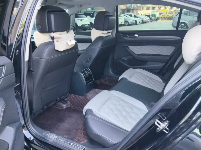 2023 Volkswagen Magotan 2.0T 186HP L4 7DCT,autocango,china used car exporter,china ev exporter,chinese used car exporter,chinese used ev exporter