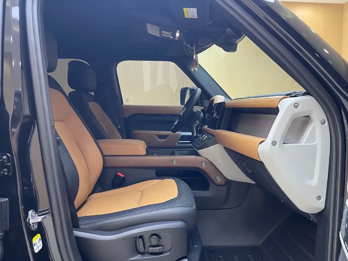 2023 Land Rover Defender 3.0T 400HP L6 8AT,autocango,china used car exporter,china ev exporter,chinese used car exporter,chinese used ev exporter