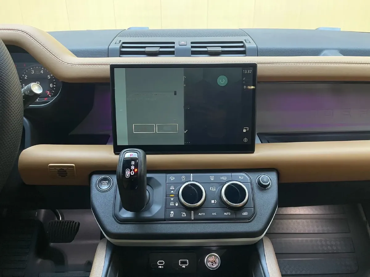 2023 Land Rover Defender 3.0T 400HP L6 8AT,autocango,china used car exporter,china ev exporter,chinese used car exporter,chinese used ev exporter