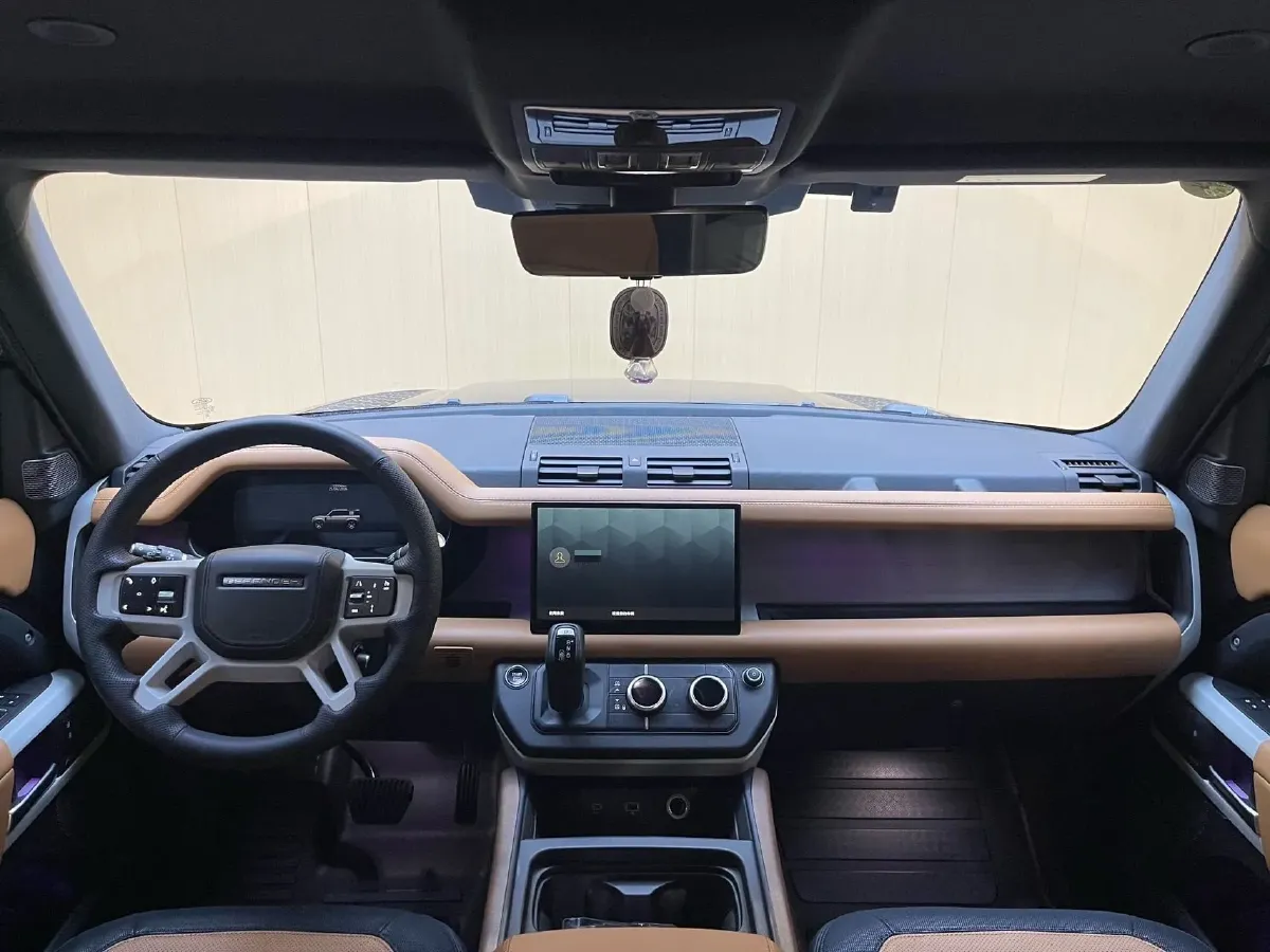 2023 Land Rover Defender 3.0T 400HP L6 8AT,autocango,china used car exporter,china ev exporter,chinese used car exporter,chinese used ev exporter