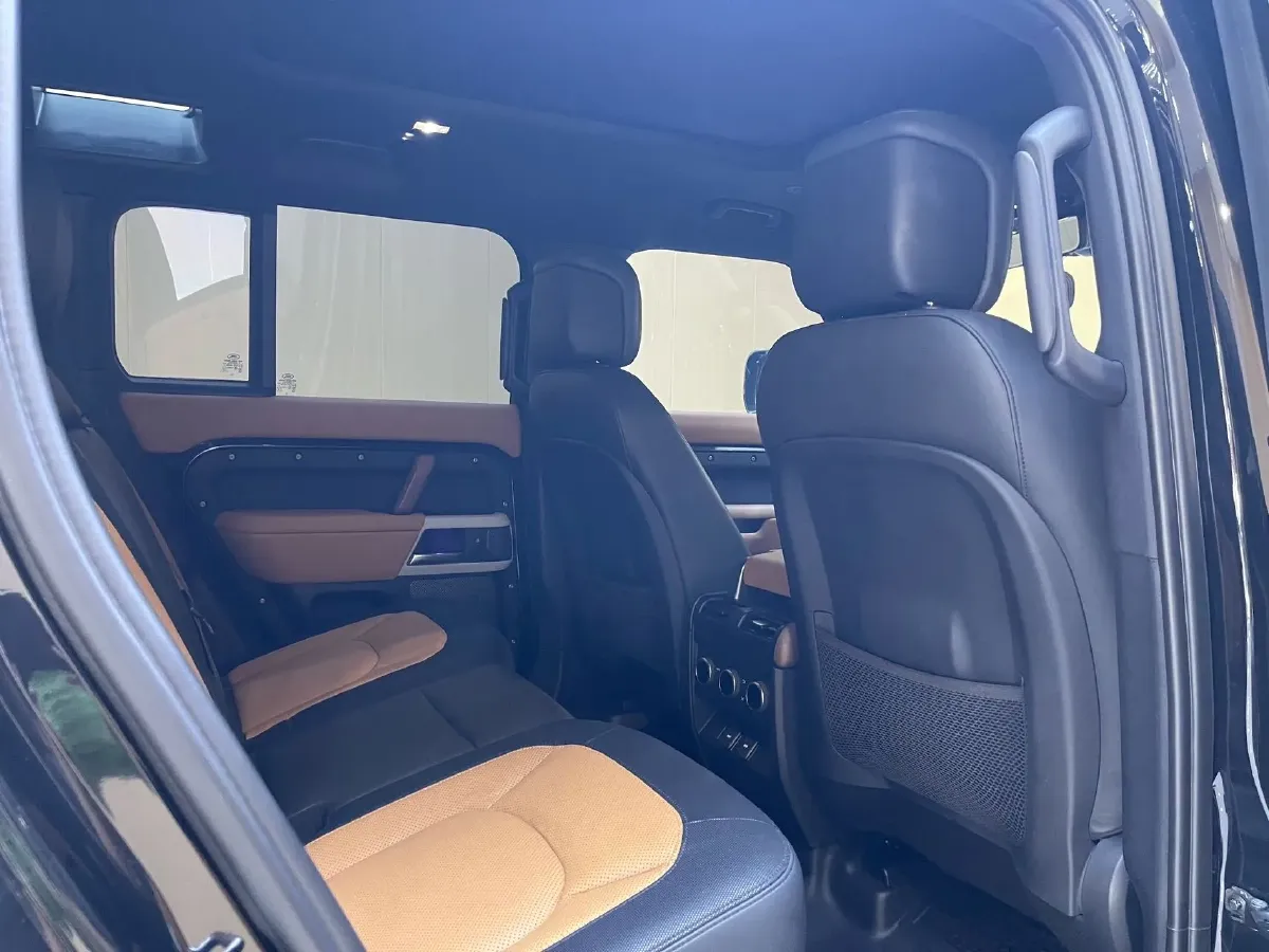 2023 Land Rover Defender 3.0T 400HP L6 8AT,autocango,china used car exporter,china ev exporter,chinese used car exporter,chinese used ev exporter