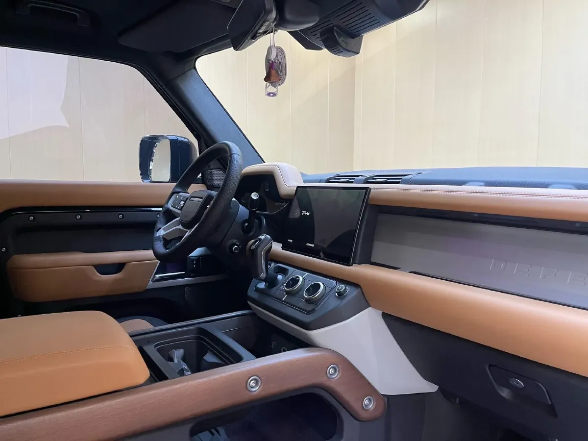 2023 Land Rover Defender 3.0T 400HP L6 8AT,autocango,china used car exporter,china ev exporter,chinese used car exporter,chinese used ev exporter