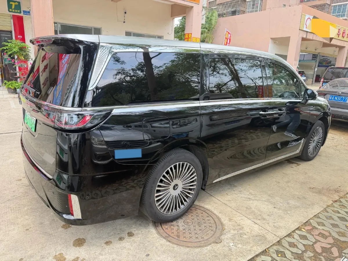 2025 Voyah Dream 1.5T 150HP L4 PHEV 41.7KWH,autocango,china used car exporter,china ev exporter,chinese used car exporter,chinese used ev exporter