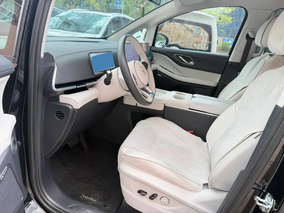 2025 Voyah Dream 1.5T 150HP L4 PHEV 41.7KWH,autocango,china used car exporter,china ev exporter,chinese used car exporter,chinese used ev exporter