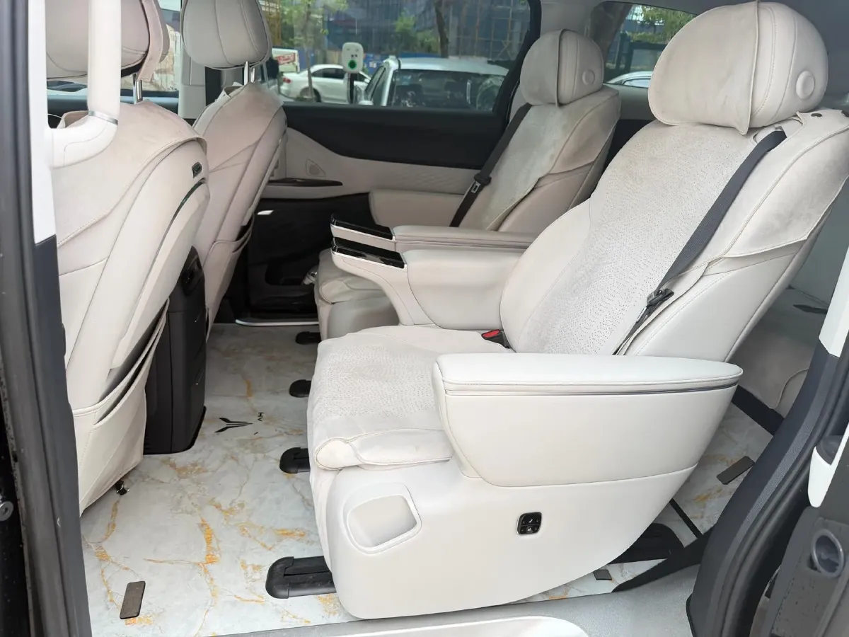 2025 Voyah Dream 1.5T 150HP L4 PHEV 41.7KWH,autocango,china used car exporter,china ev exporter,chinese used car exporter,chinese used ev exporter