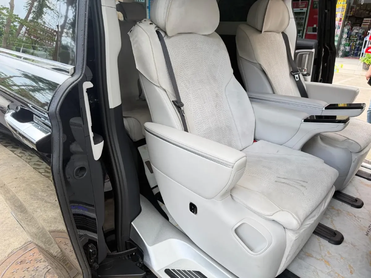 2025 Voyah Dream 1.5T 150HP L4 PHEV 41.7KWH,autocango,china used car exporter,china ev exporter,chinese used car exporter,chinese used ev exporter