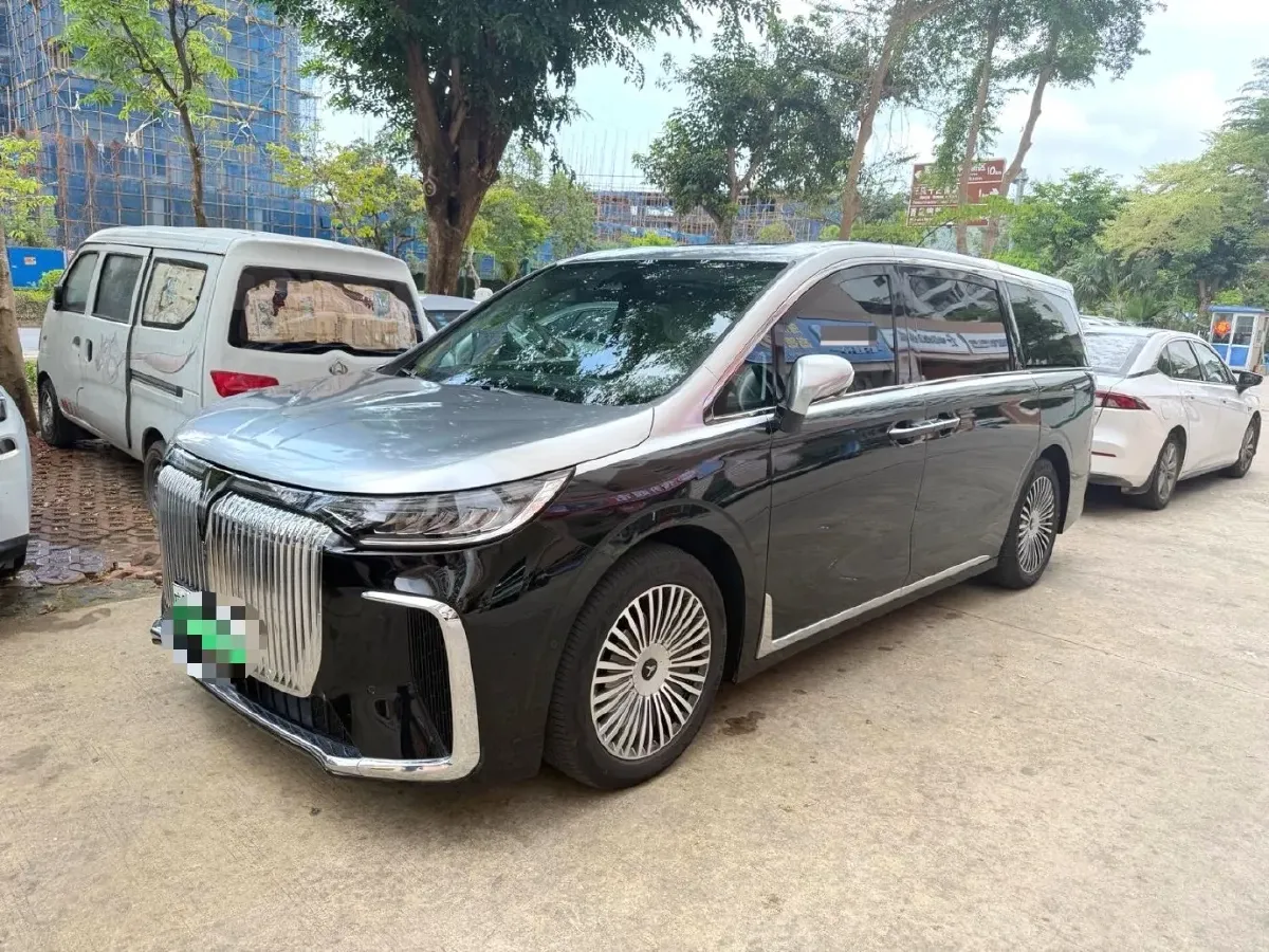 2025 Voyah Dream 1.5T 150HP L4 PHEV 41.7KWH,autocango,china used car exporter,china ev exporter,chinese used car exporter,chinese used ev exporter