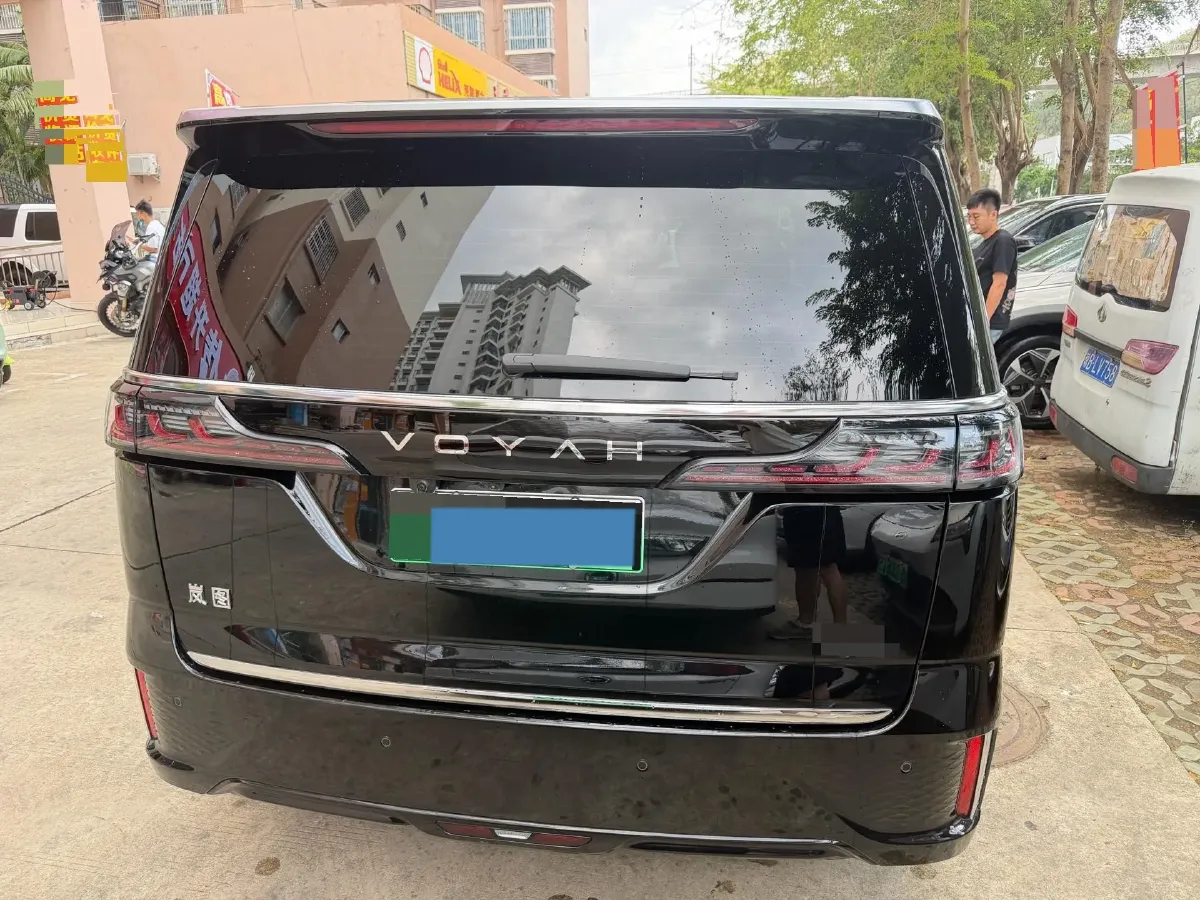 2025 Voyah Dream 1.5T 150HP L4 PHEV 41.7KWH,autocango,china used car exporter,china ev exporter,chinese used car exporter,chinese used ev exporter
