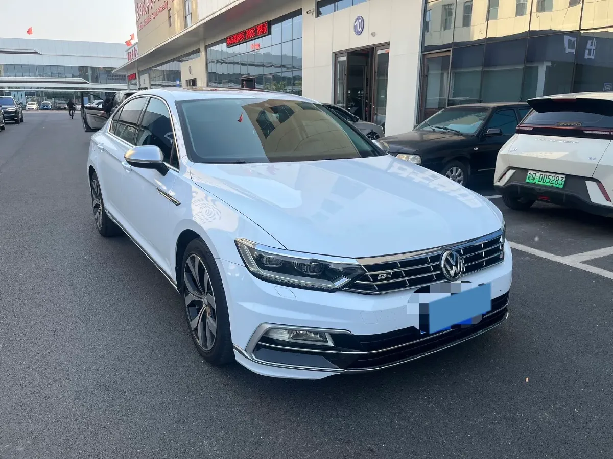 2020 Volkswagen Magotan 2.0T 186HP L4 7DCT,autocango,china used car exporter,china ev exporter,chinese used car exporter,chinese used ev exporter