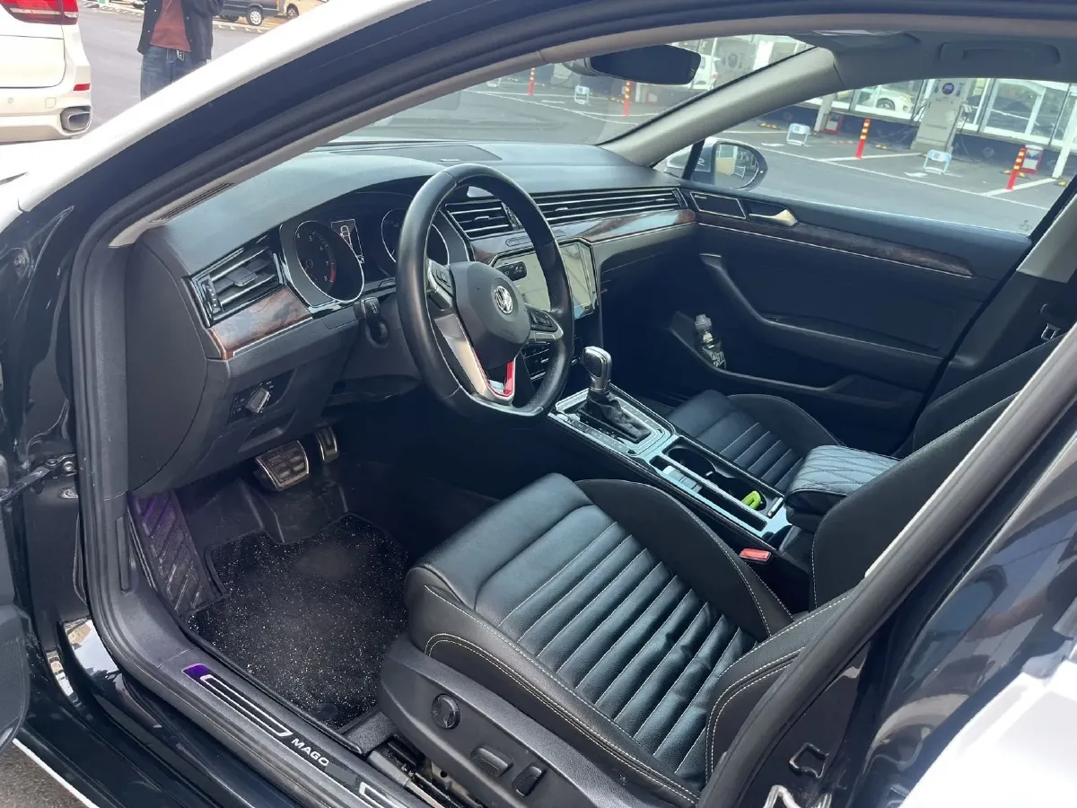 2020 Volkswagen Magotan 2.0T 186HP L4 7DCT,autocango,china used car exporter,china ev exporter,chinese used car exporter,chinese used ev exporter