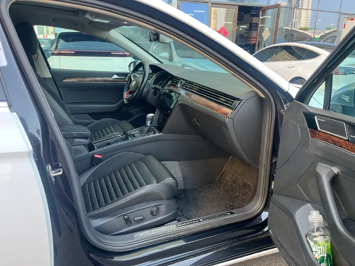 2020 Volkswagen Magotan 2.0T 186HP L4 7DCT,autocango,china used car exporter,china ev exporter,chinese used car exporter,chinese used ev exporter