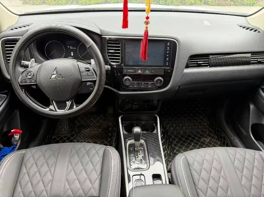 2021 Mitsubishi Outlander 2.4L 192HP L4 CVT,autocango,china used car exporter,china ev exporter,chinese used car exporter,chinese used ev exporter