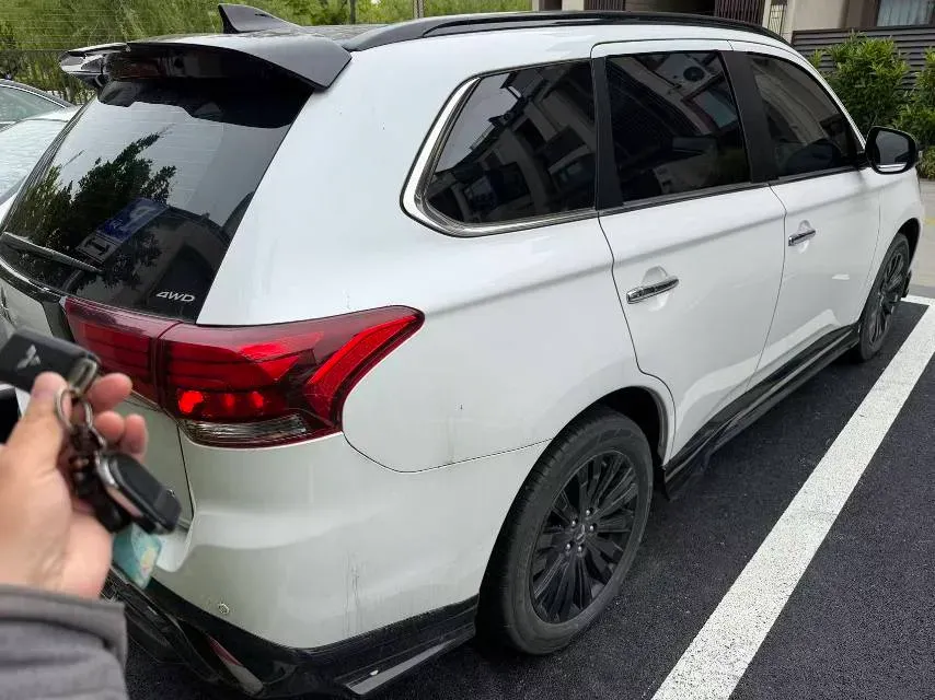 2021 Mitsubishi Outlander 2.4L 192HP L4 CVT,autocango,china used car exporter,china ev exporter,chinese used car exporter,chinese used ev exporter