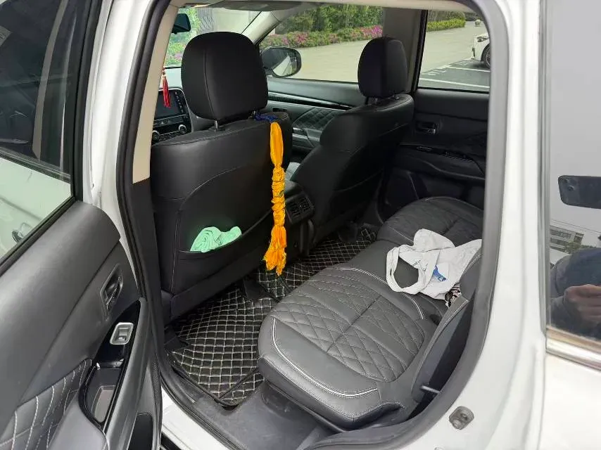 2021 Mitsubishi Outlander 2.4L 192HP L4 CVT,autocango,china used car exporter,china ev exporter,chinese used car exporter,chinese used ev exporter