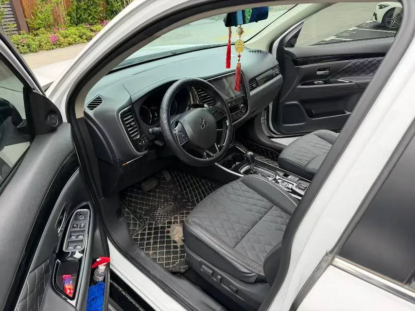 2021 Mitsubishi Outlander 2.4L 192HP L4 CVT,autocango,china used car exporter,china ev exporter,chinese used car exporter,chinese used ev exporter