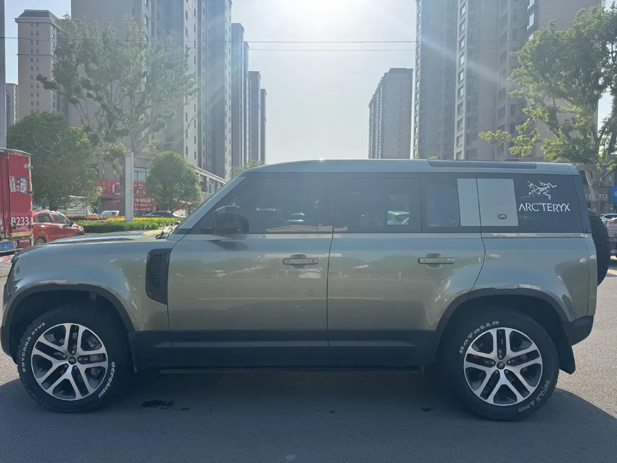 2020 Land Rover Defender 3.0T 400HP L6 8AT,autocango,china used car exporter,china ev exporter,chinese used car exporter,chinese used ev exporter