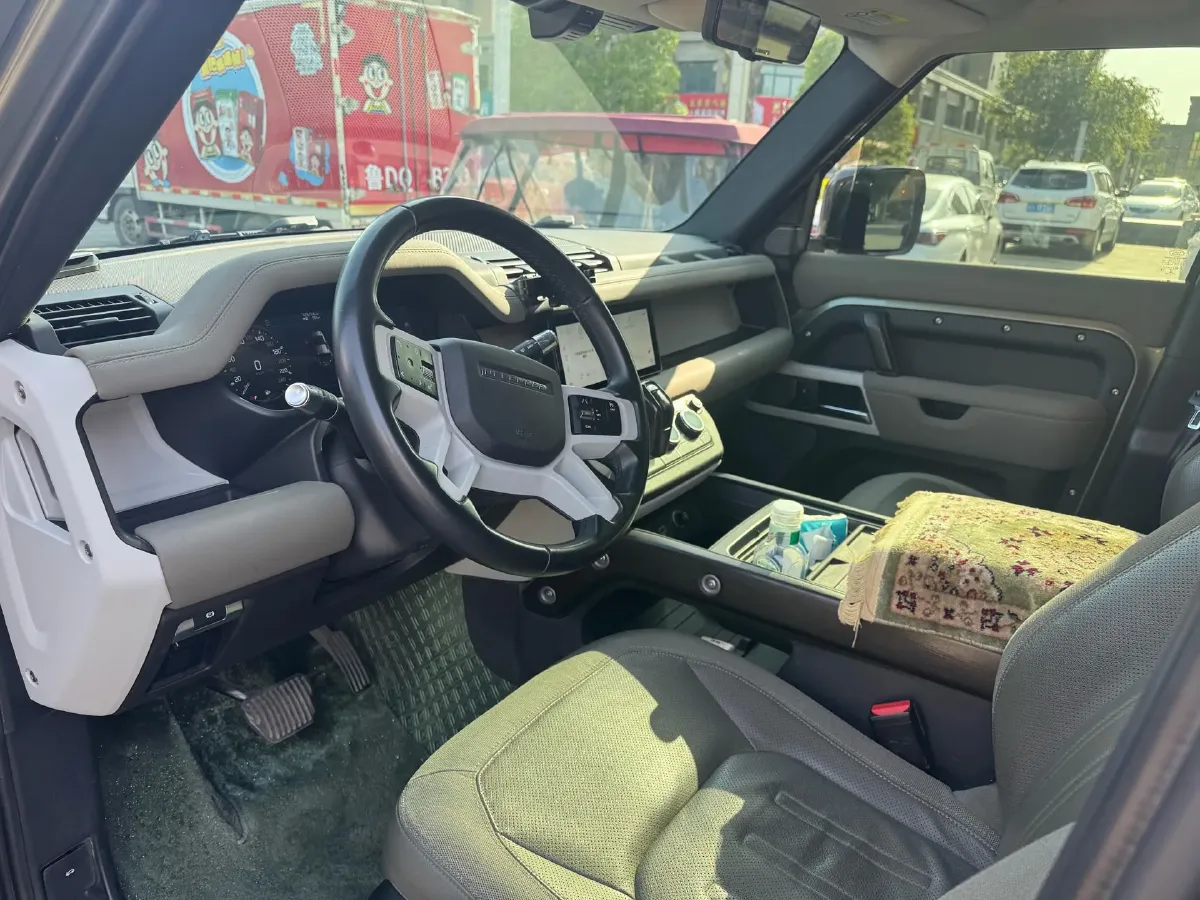 2020 Land Rover Defender 3.0T 400HP L6 8AT,autocango,china used car exporter,china ev exporter,chinese used car exporter,chinese used ev exporter