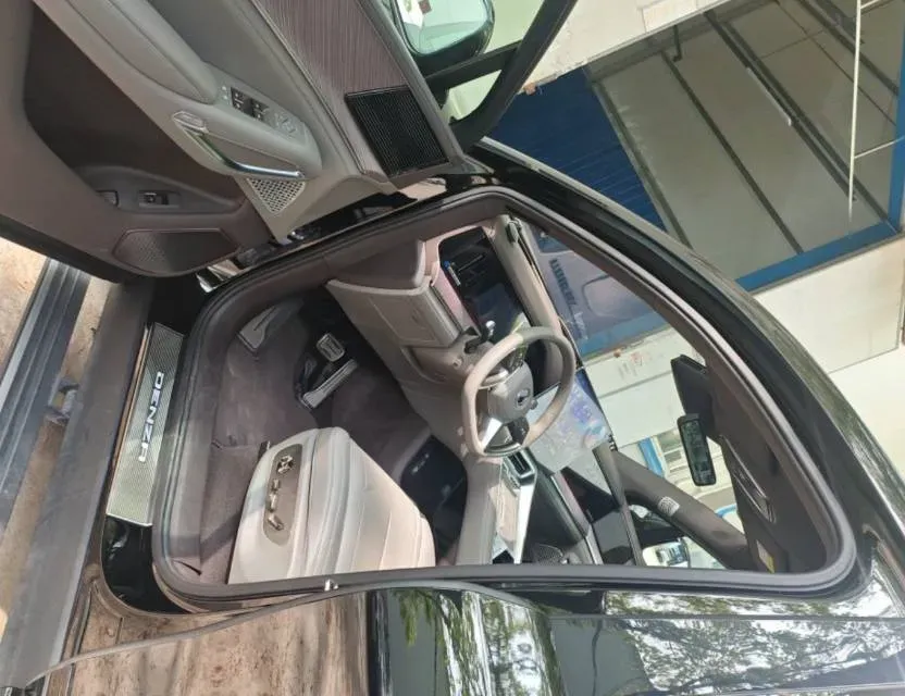 2025 Denza DenzaN9 2.0T 207HP L4 E-CVT PHEV,autocango,china used car exporter,china ev exporter,chinese used car exporter,chinese used ev exporter