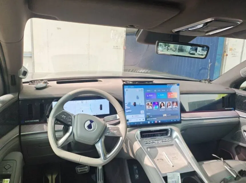 2025 Denza DenzaN9 2.0T 207HP L4 E-CVT PHEV,autocango,china used car exporter,china ev exporter,chinese used car exporter,chinese used ev exporter