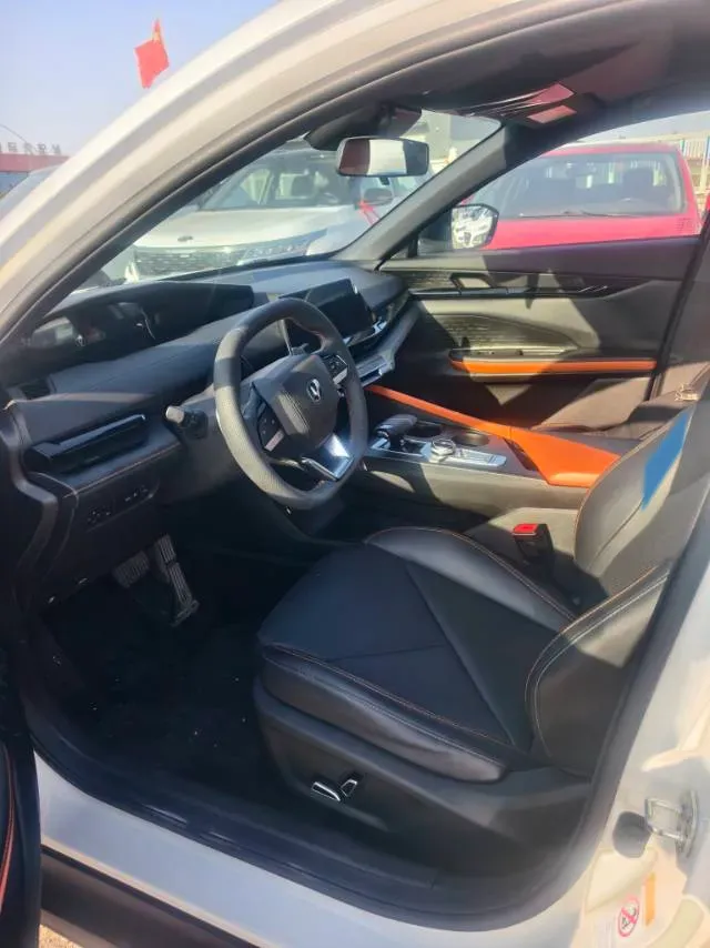 2022 ChangAn UNI-V 1.5T 188HP L4 7DCT,autocango,china used car exporter,china ev exporter,chinese used car exporter,chinese used ev exporter