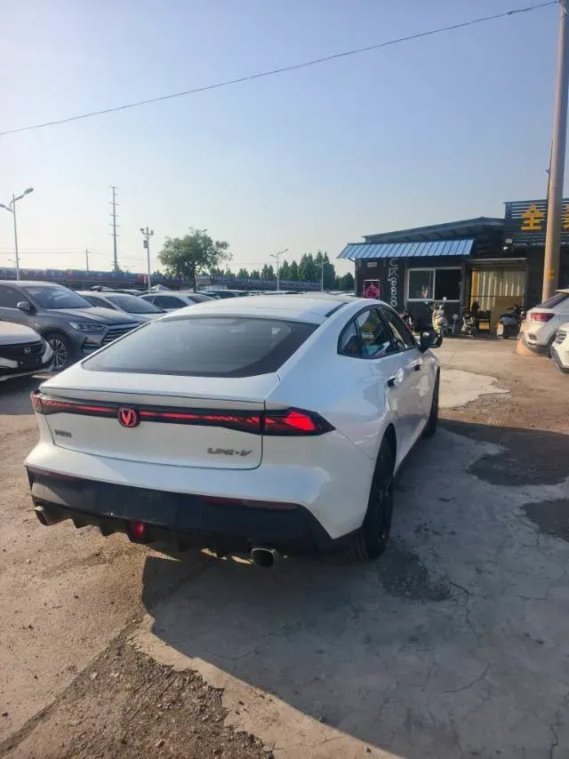 2022 ChangAn UNI-V 1.5T 188HP L4 7DCT,autocango,china used car exporter,china ev exporter,chinese used car exporter,chinese used ev exporter