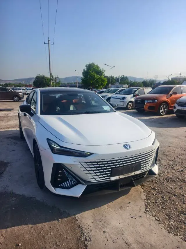 2022 ChangAn UNI-V 1.5T 188HP L4 7DCT,autocango,china used car exporter,china ev exporter,chinese used car exporter,chinese used ev exporter