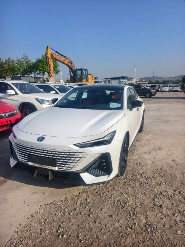 2022 ChangAn UNI-V 1.5T 188HP L4 7DCT,autocango,china used car exporter,china ev exporter,chinese used car exporter,chinese used ev exporter