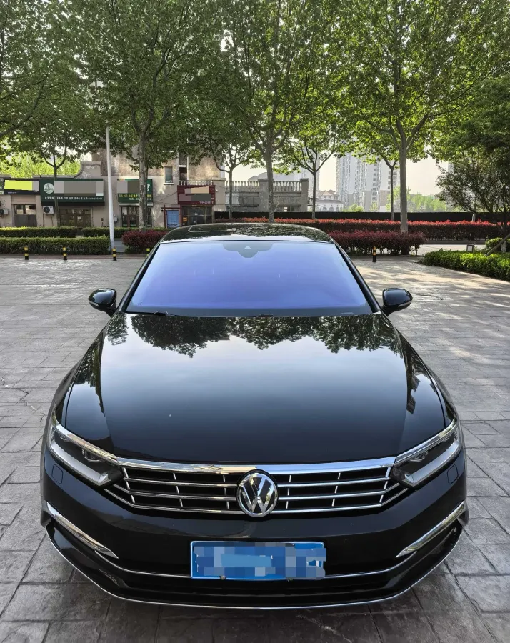 2018 Volkswagen Magotan 2.0T 220HP L4 7DCT,autocango,china used car exporter,china ev exporter,chinese used car exporter,chinese used ev exporter