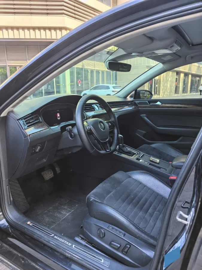 2018 Volkswagen Magotan 2.0T 220HP L4 7DCT,autocango,china used car exporter,china ev exporter,chinese used car exporter,chinese used ev exporter