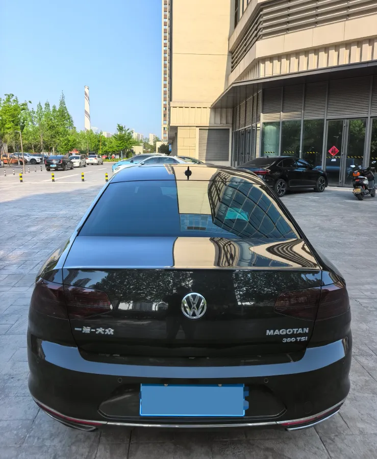 2018 Volkswagen Magotan 2.0T 220HP L4 7DCT,autocango,china used car exporter,china ev exporter,chinese used car exporter,chinese used ev exporter